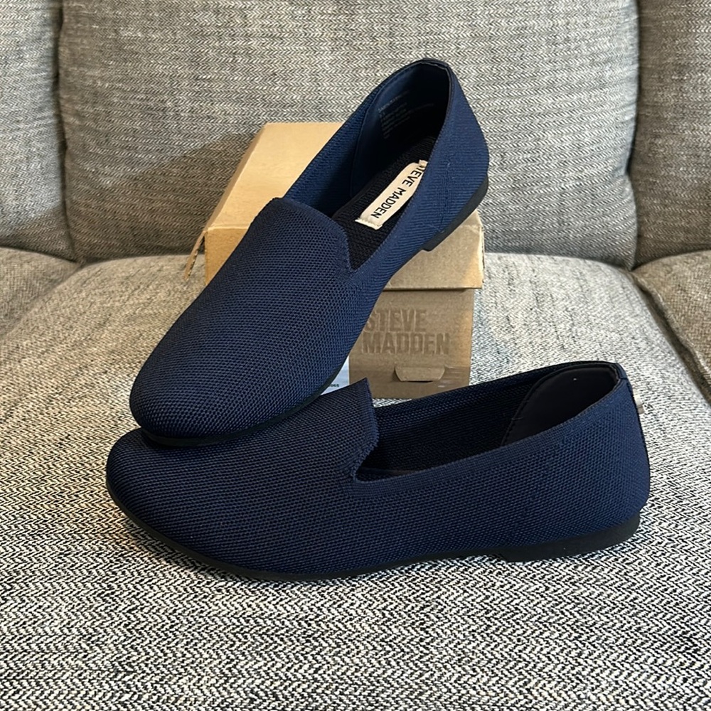 Steve Madden Navy Blue flats 6.5